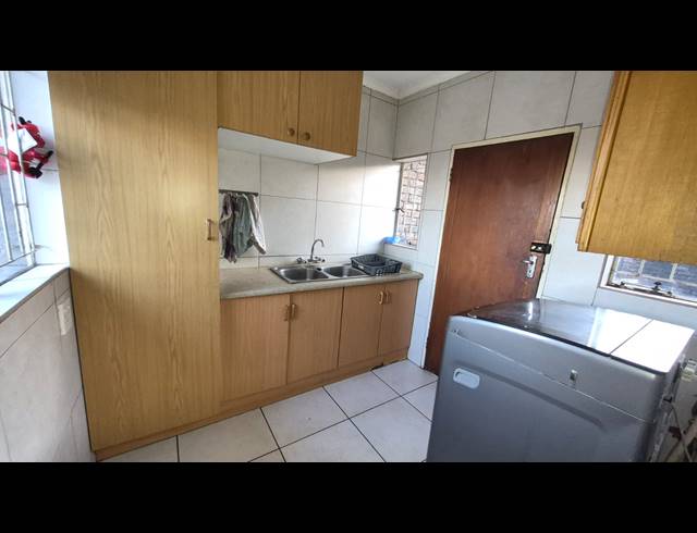 3 BEDROOM HOUSE TO LET IN MODEL PARK